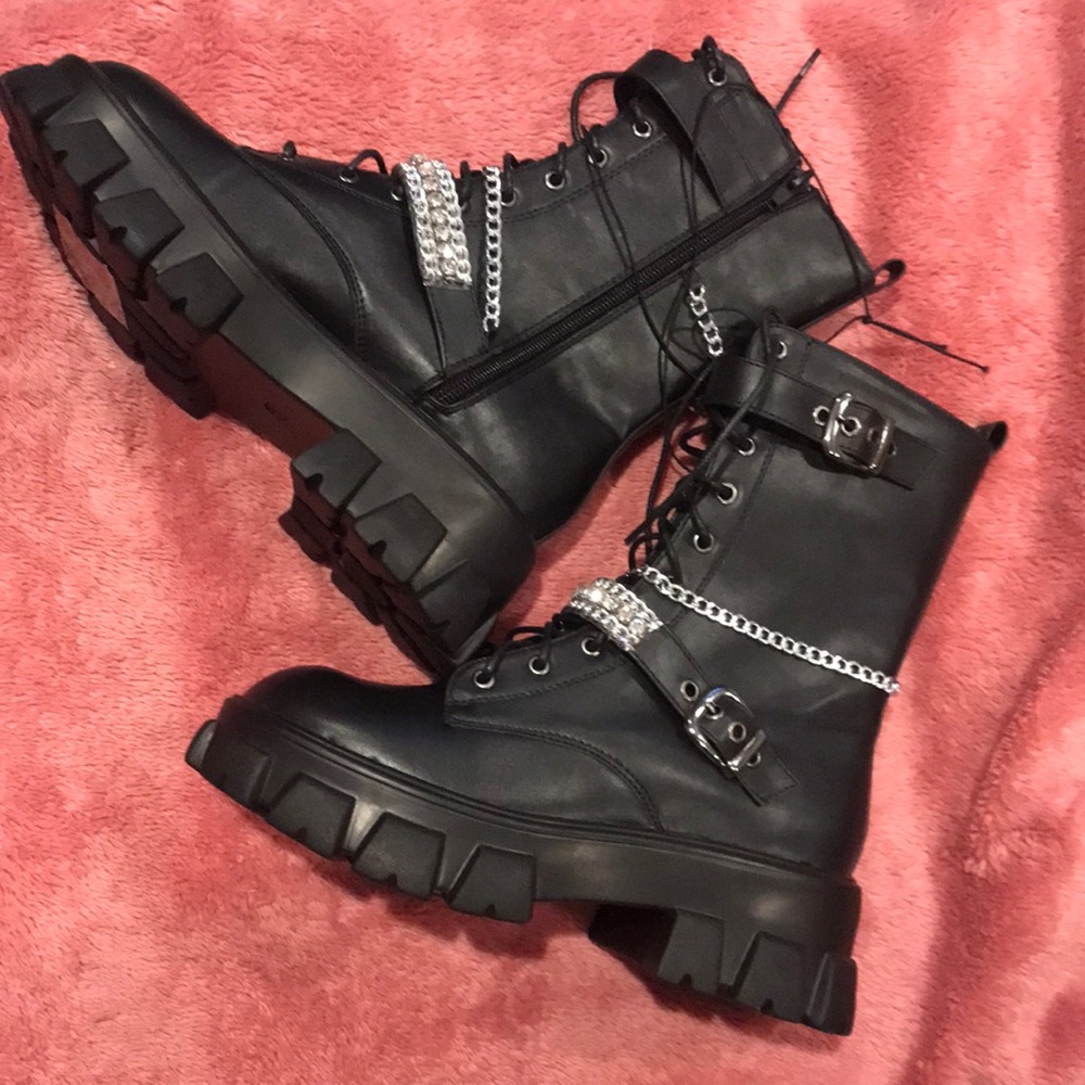 Brand new Mudd Krystal booties